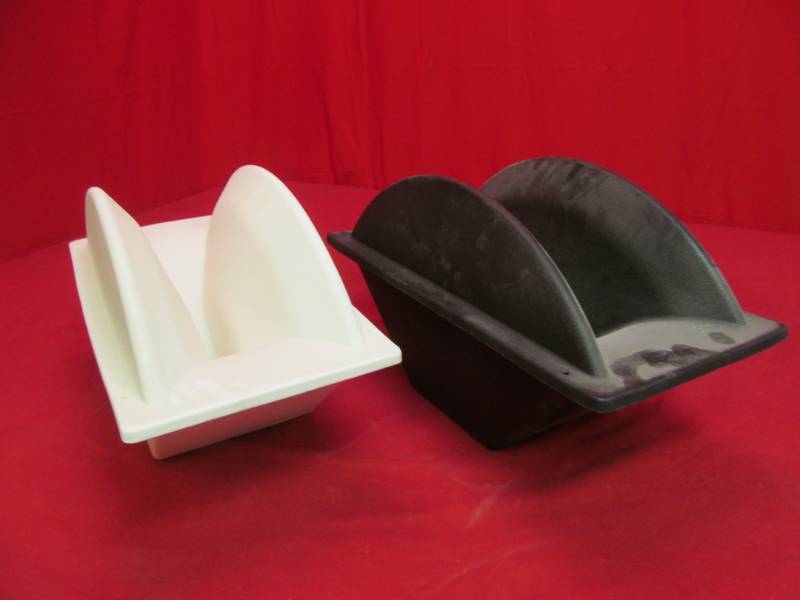 lot 43 image: 2 speaker boxes (38602062, 28307134)