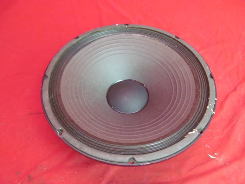 lot 40 image: 1 speaker 15 diameter