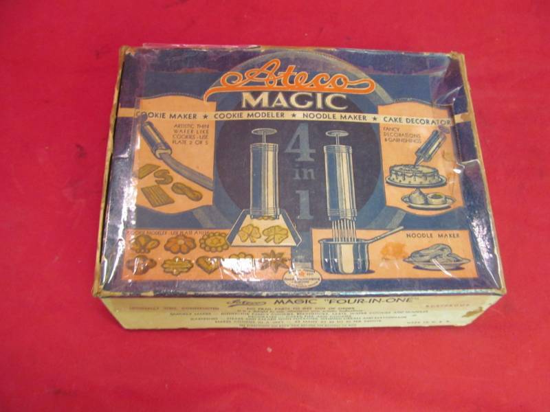 lot 62 image: Vintage Ateco Magic cookie, noodle maker and cake decorator