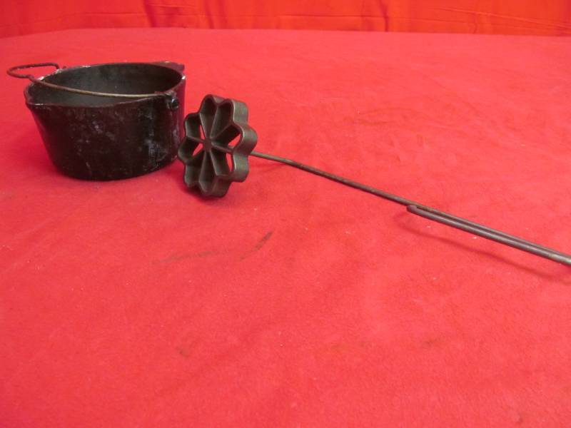 lot 64 image: Vintage Rosette maker with grease pot