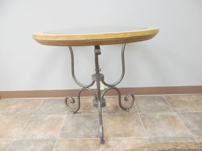 lot 68 image: Round glass top table 31 12 x 28