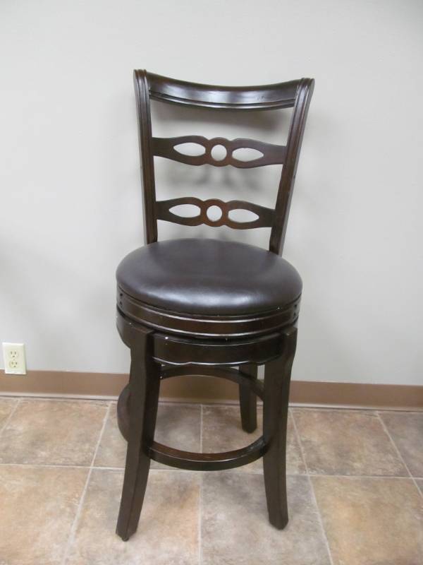 lot 69 image: Swivel chair