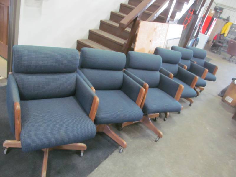 lot 75 image: 6 matching office chairs that swivel and rock