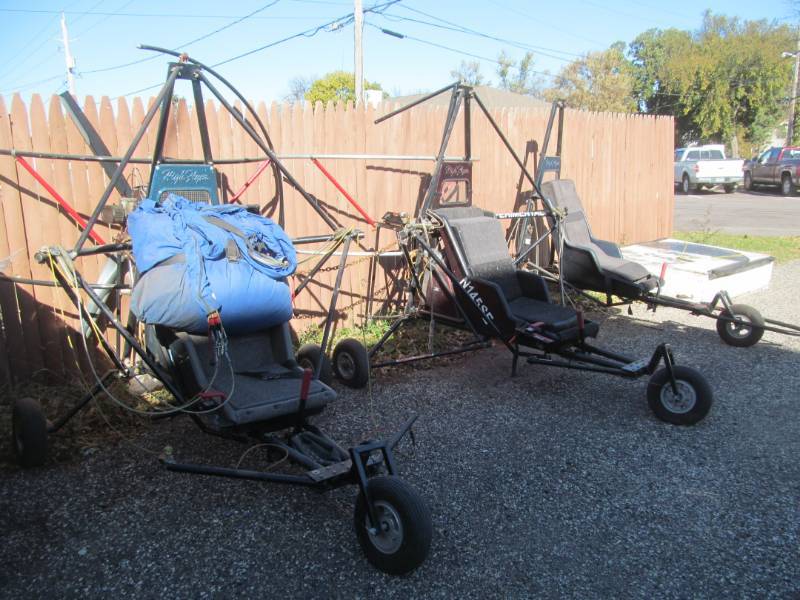 lot 80 image: 3 High Flyers, 1 complete with parachute and engine, 2 with tacks
