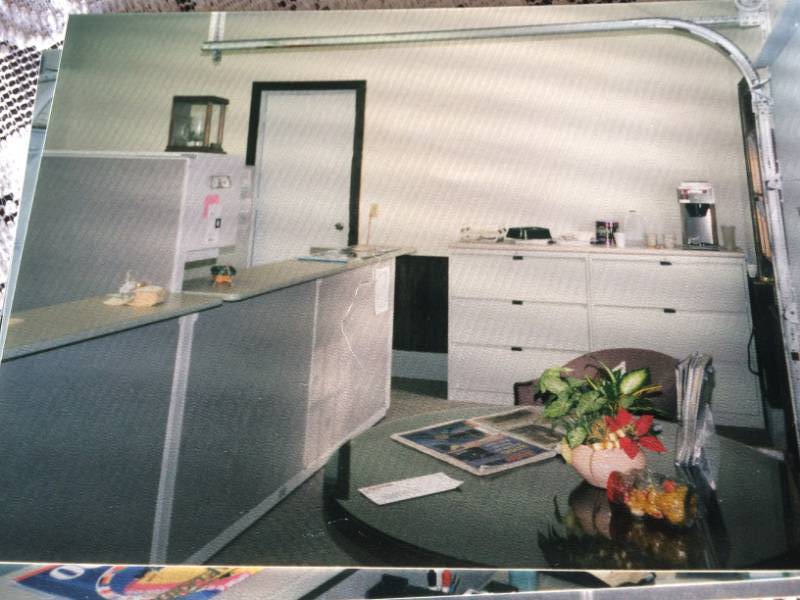 lot 92 image: office furniture