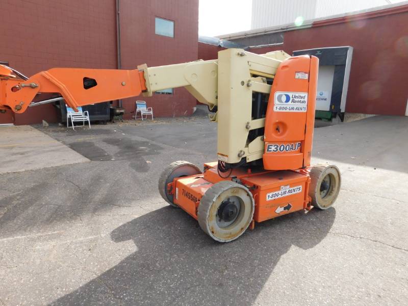 lot 1 image: 2007 JLG E300AJP Electric Boom Lift