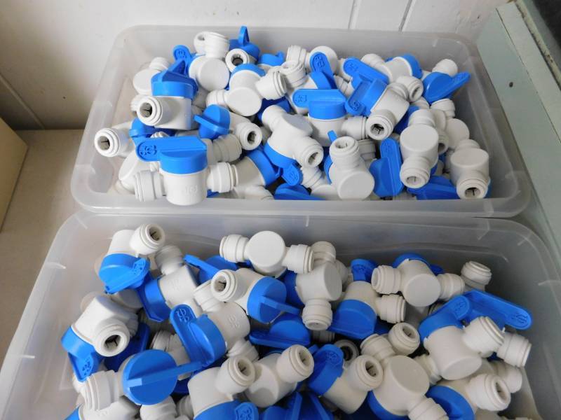 lot 16 image: John Guest Union Connectors