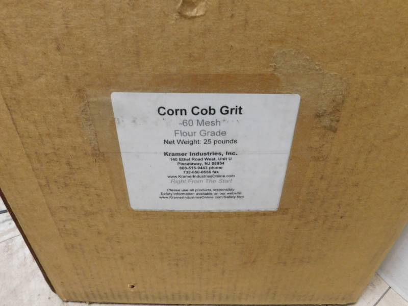 lot 19 image: Misc. Lot of Floor Grit