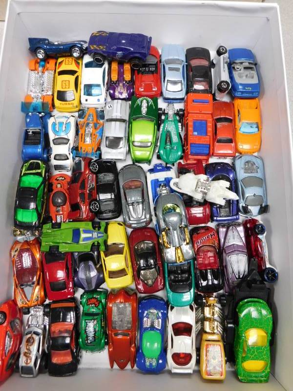 lot 29 image: 50 Collectible Hot Wheels Cars