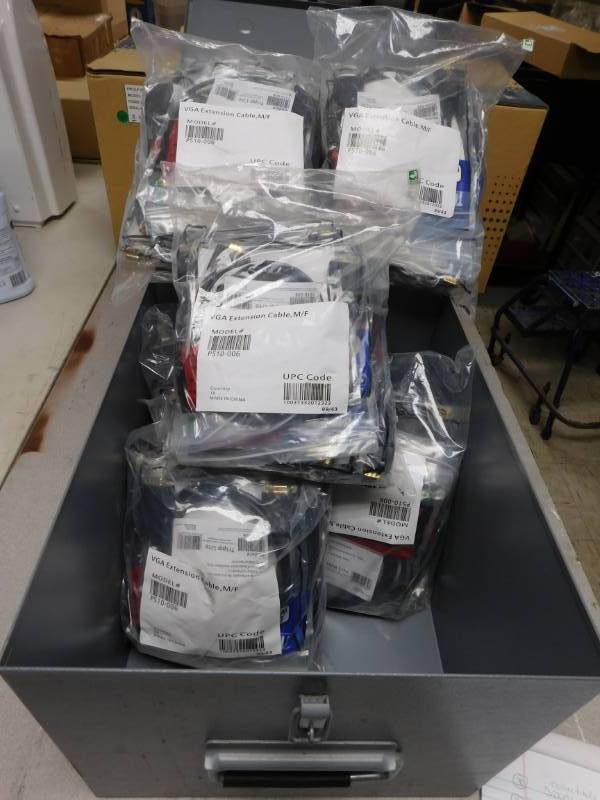 lot 32 image: VGA Extension Cables, MF