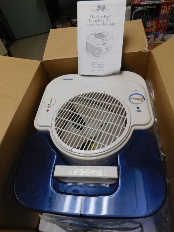 lot 34 image: Hunter Humidifier Plus