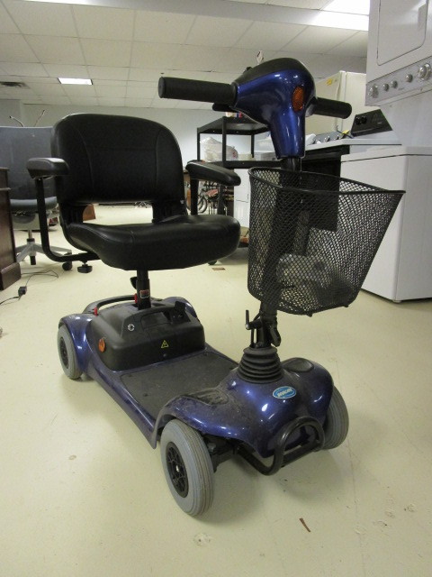 lot 302 image: MOTORIZED SCOOTER