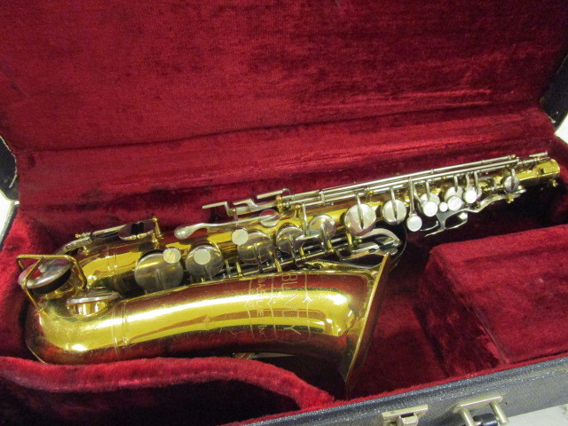 lot 318 image: ALTO SAXOPHONE W CASE