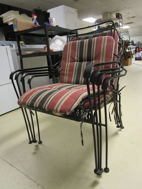 lot 320 image: METAL PATIO SET