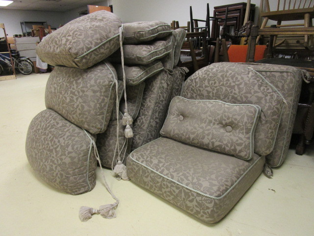 lot 329 image: LUXURY PATIO CUSHIONS & PILLOWS
