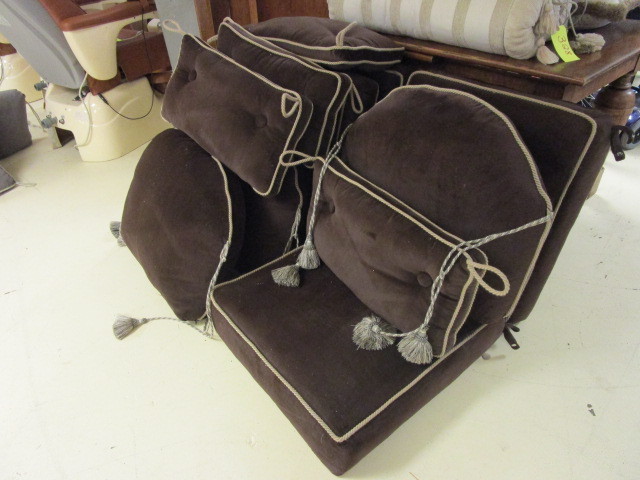 lot 331 image: MATCHING LUXURY PATIO CUSHIONS & PILLOWS