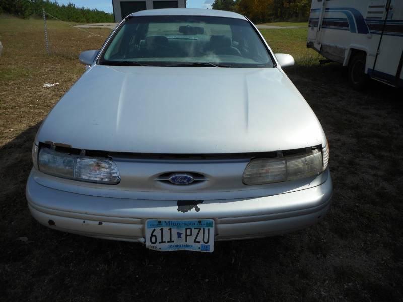 lot 5 image: 1995 Ford Taurus