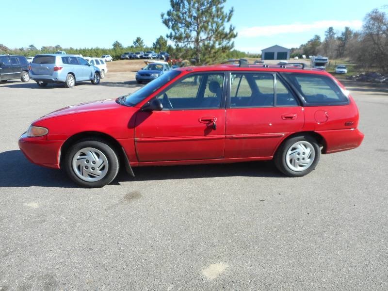 lot 4 image: 1997 Ford Escort Wagon