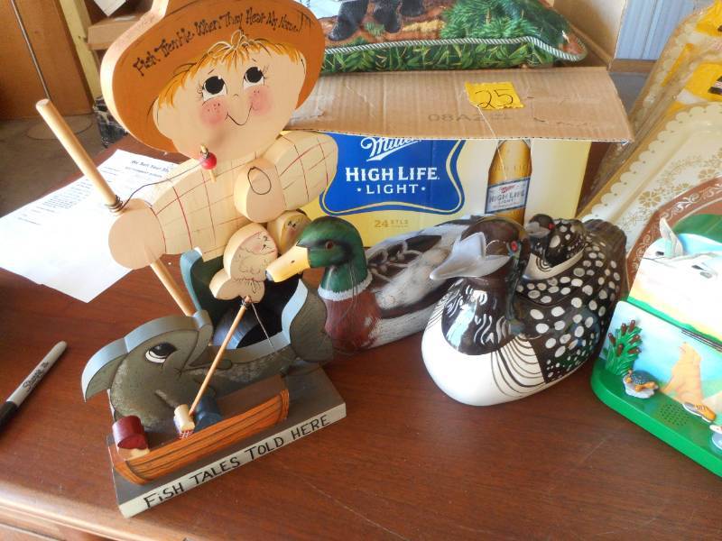 lot 25 image: Assorted Household Items and Cabin Decor