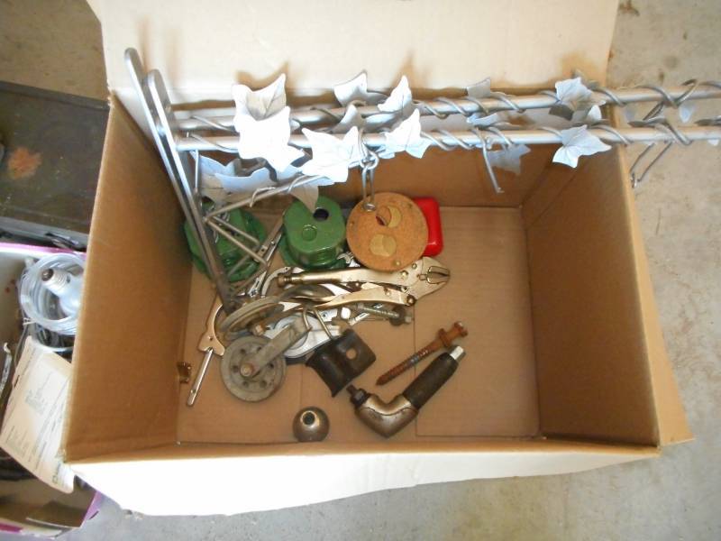 lot 26 image: Assorted Garage Items