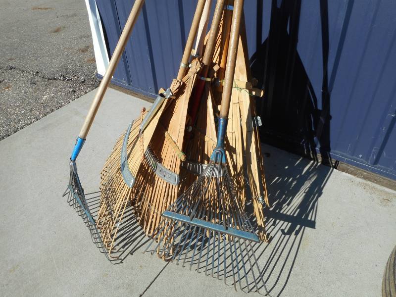 lot 27 image: Rakes