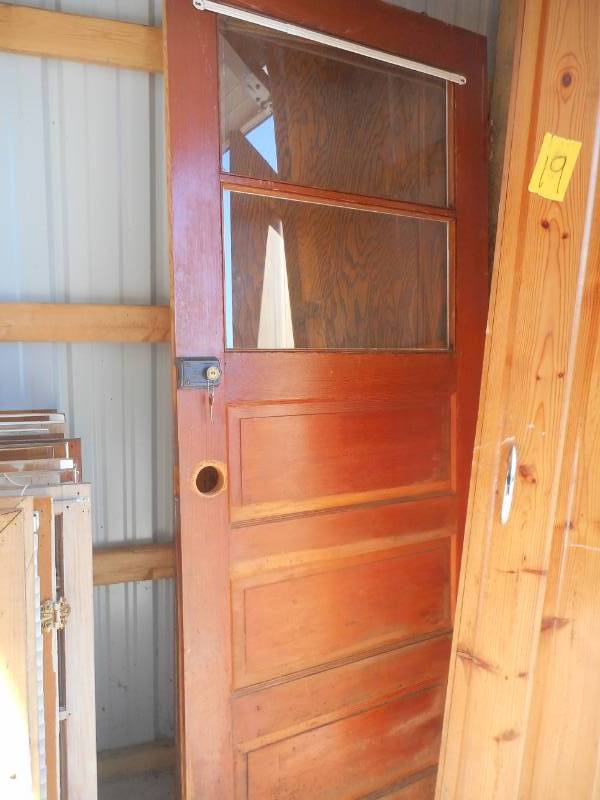lot 19 image: Wooden Doors
