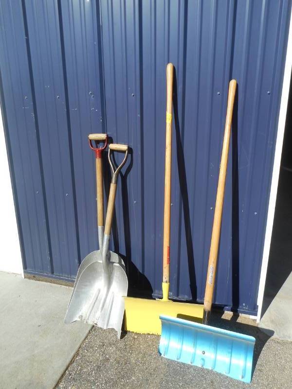 lot 24 image: Shovels
