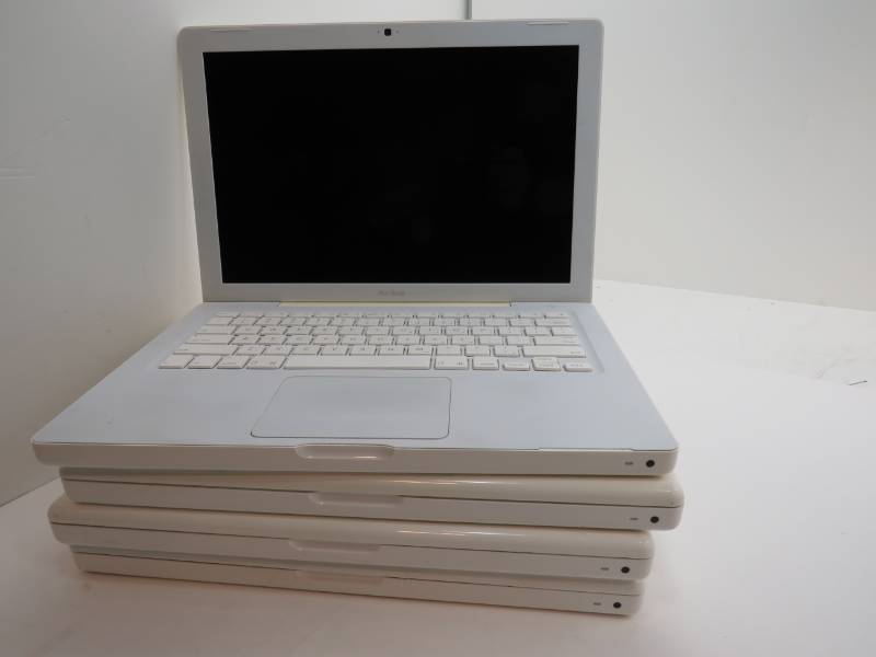lot 24 image: Lot of 5 MacBook 2006 LapTop computers 1.83GHz processor