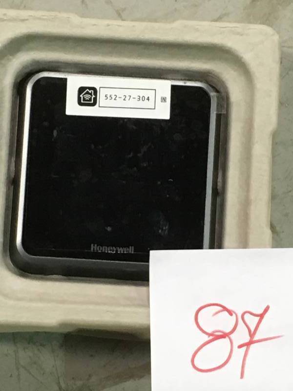 lot 87 image: Honeywell 7-Day T5 Smart Programmable Thermostat in good conditions