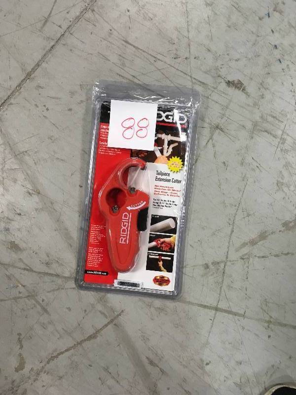 lot 88 image: RIDGID 1-14 in. to 1-12 in. PTEC 3000 Plastic Tubing Cutter in good conditions