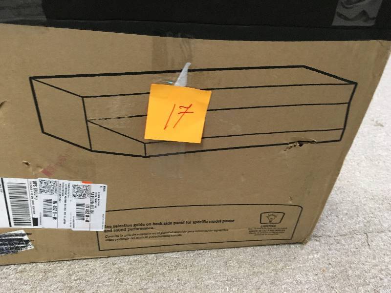 lot 17 image: Broan 42000 Series 30 in. Under Cabinet Range Hood with Light in Stainless Steel not used in good condition