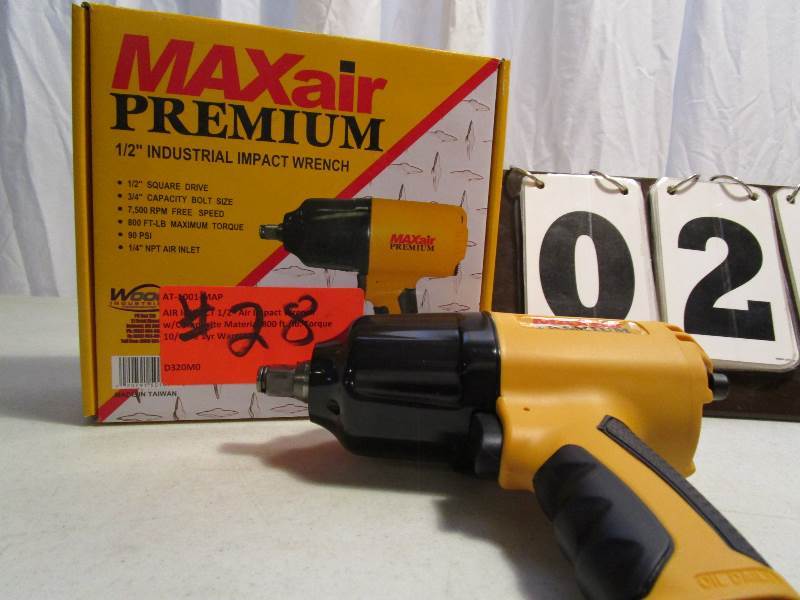 lot 28 image: MaxAir 12 Industrial Impact Wrench