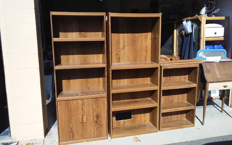 lot 9 image: 3 Shelves 28x12x72 (2), 25x10x42 (1)