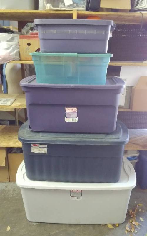 lot 20 image: 5-Assorted Totes With Lids