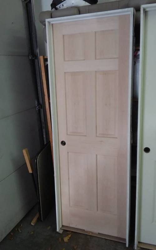 lot 22 image: New (2016) 28 Inch Raised 6-Panel MapleWood Door With Frame (Right Hand Swing)