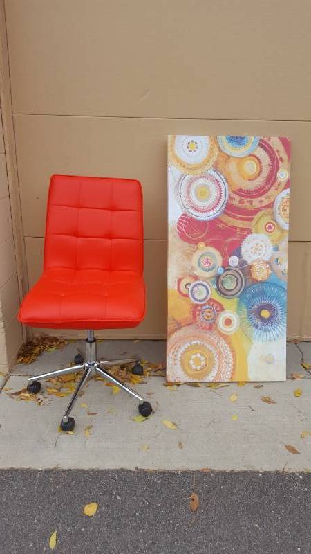 lot 4 image: Red Swivel (Vinyl) Office Chair On Wheels & Large Abstract Wall Art 24x48