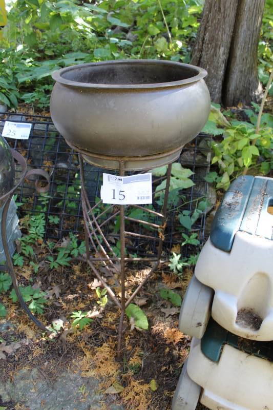 Metal Stand w Pot