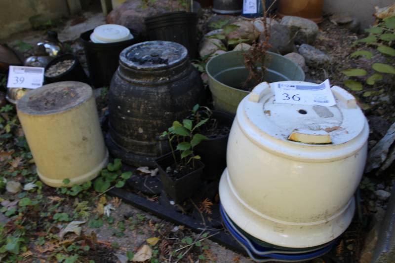 Lot of (6) Garden Pots
