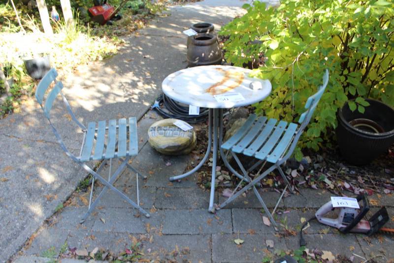 Patio Table w 2-Chairs