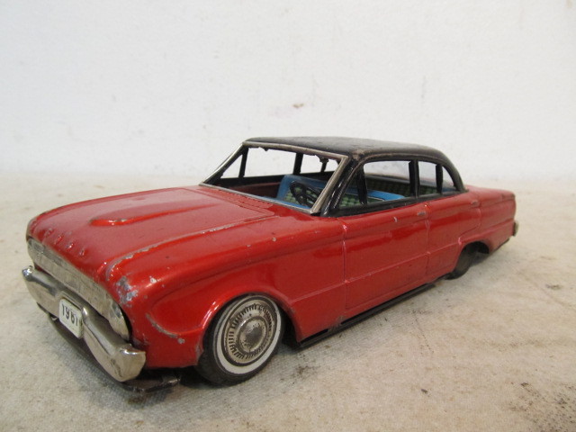 lot 38 image: Vintage 8 Japanese Tin Toy FORD FALCON