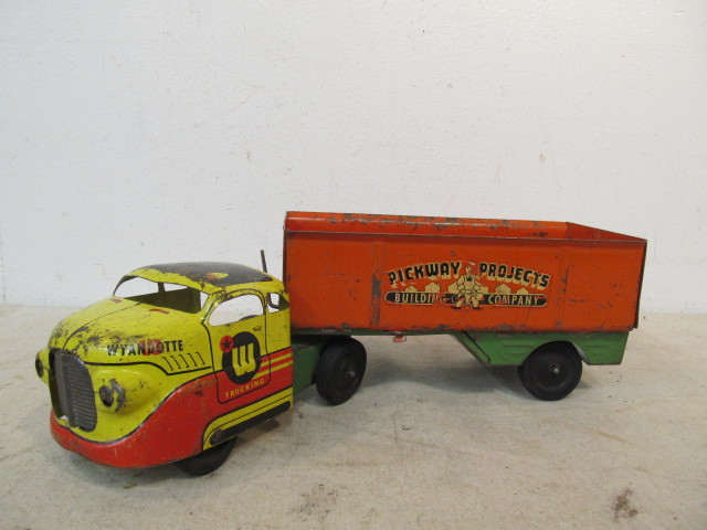 lot 39 image: Old Vintage 17 Pressed Steel WYANDOTTE Side Dump Truck