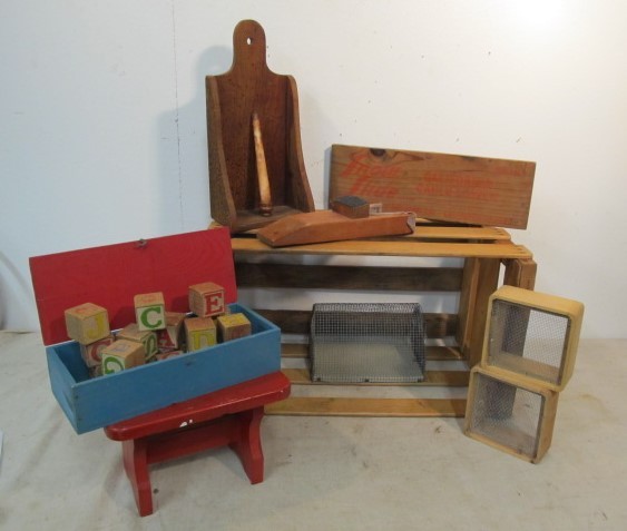 lot 48 image: Group of Vintage Primitive Items