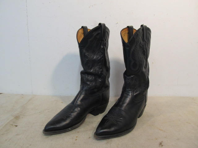 lot 57 image: TONY LAMA Mens Cowboy Boots Size 10.5 D