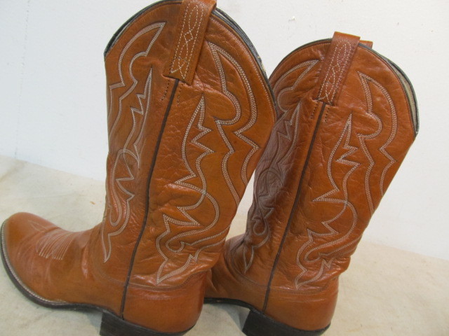 lot 59 image: DAN POST Brown Cowboy Boots Size 9D