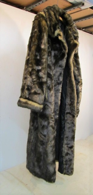 lot 62 image: Donna Salyers Fabulous Furs Faux Fur Coat - Size XL