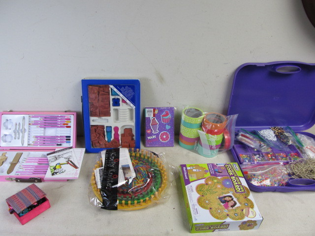 lot 16 image: Large Lot of Kids Craft & Jewelry Making Supplies