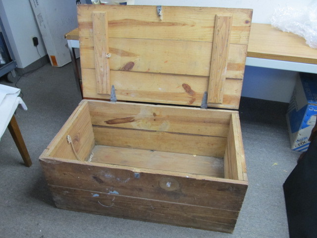 lot 23 image: Antique Primitive Wooden Shipping Trunk