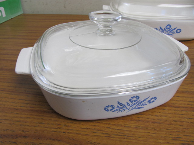 lot 29 image: Group of Corning Ware Casserole Dishes