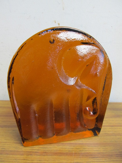 lot 65 image: Great Group of Vintage Art Glass