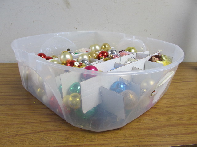 lot 68 image: Large Lot of Vintage Glass Christmas Ornaments